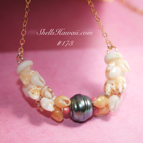 Authentic Niʻihau Momi and Kahelelani shell pendant necklace 17¼″ with Tahitian pearl Authentic Niʻihau Momi and Kahelelani shell pendant necklace 17¼″ with Tahitian pearl