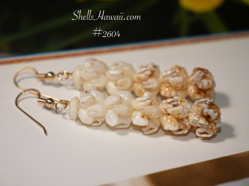 1 7/8″ Niʻihau Momi crown flower earrings handcrafted with ombré shells fading from golden yellow Lenalena to pure white Keʻokeʻo. Genuine Hawaiian shells in delicate floral design.
