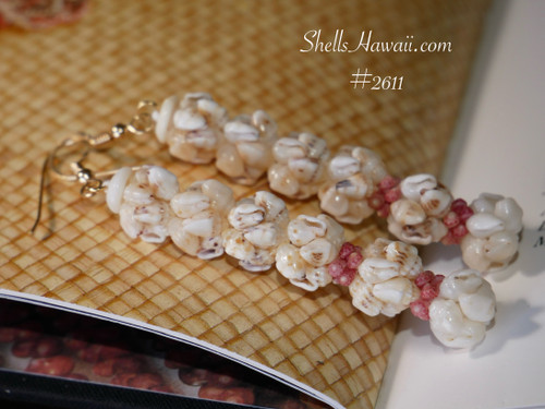 2 ½″ Niʻihau Momi crown flower earrings featuring light yellow Lenalena shells with delicate pink ʻĀkala Pua Kahelelani accents. Genuine Hawaiian shell jewelry with soft pastel glow. 2 ½″ Niʻihau Momi crown flower earrings featuring light yellow Lenalena shells with delicate pink ʻĀkala Pua Kahelelani accents. Genuine Hawaiian shell jewelry with soft pastel glow.