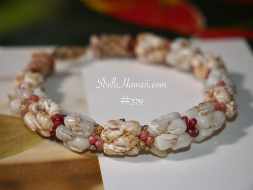 7¾" Niʻihau shell bracelet in blended Momi Crown Flower and Kahelelani Poepoe tied style, showcasing ʻUliʻuli, Lenalena, ʻŌmaʻomaʻo, ʻAkala Pua, and ʻUlaʻula hues