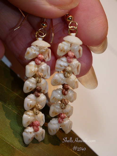 Authentic Niʻihau shell Heleconia earrings made with Keʻokeʻo Momi shells and pink flower Kahelelani accents tropical flower inspired shell jewelry (ニイハウシェル)