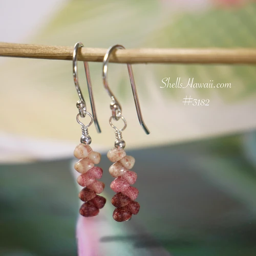 nier_3182
This photo shows the earrings hanging on a hook, giving a clear view of their shape and how they fall when worn. The ombre Kahelelani shells in burgundy, pink, and cream tones create a lightweight, simple design that feels easy and elegant—perfect as an everyday pair or a thoughtful gift.