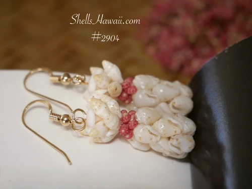 nier_2904
Hawaiian pineapple style shell earrings handmade with Niihau shells off white Momi light blue undertone yellow Laiki and darker pink Kahelelani