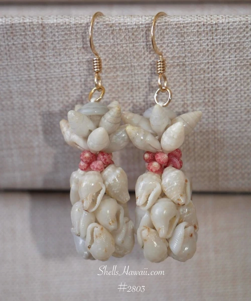 nier_2803
Unique Hawaiian pineapple inspired shell earrings in soft blue ʻŪliʻuli tones with pink center detail, lightweight Niʻihau shell jewelry
