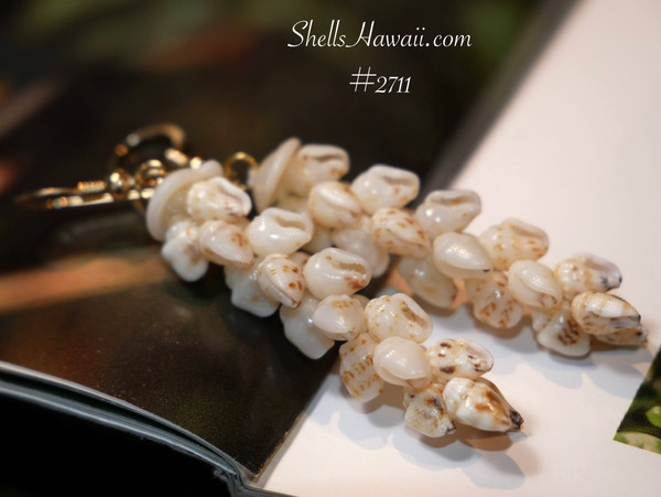 nier_2711
Niʻihau shell earrings in Pikake style made with genuine Momi shells, short handmade Hawaiian shell earrings inspired by island skies