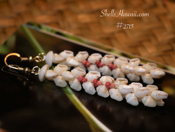 nier_2715
Kipona style Niʻihau shell earrings handmade with genuine Momi shells in off white with soft yellow tint and pink Kahelelani flower accents, island style Hawaiian shell earrings