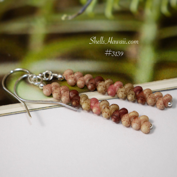 nier_3139
Long drop Kahelelani shell earrings made with shells from Kauai and Niihau, 軽くて上品なハワイアンジュエリー perfect for everyday wear and island style