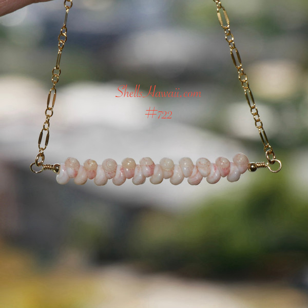PD_722
Authentic Niʻihau shell necklace featuring rare size 15 ice-cream kamoa Kahelelani shells with thick layered shell texture arranged in a floating minimalist design on delicate gold filled chain. Handcrafted Hawaiian shell jewelry with soft creamy off white and blush pink tropical tones.