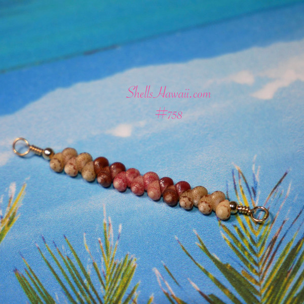 pd_758
Genuine Niʻihau Kahelelani shells in green, brown and pink flower colors arranged in a simple minimalist Hawaiian shell necklace design on a tropical blue background.