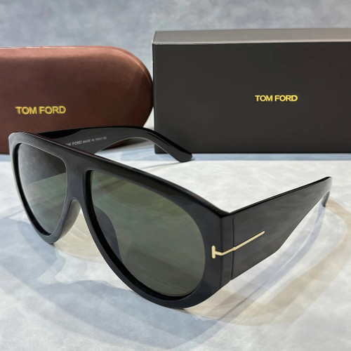 Tom Ford Bronson TF1044 Oversized Aviator Sunglasses - Dark Green Lenses