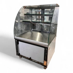 Isa PASTRY CASE