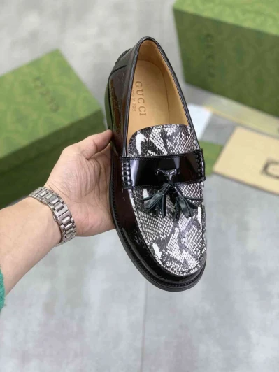 Gucci Men's Loafers Black Patent Leather Snake Print Tassel