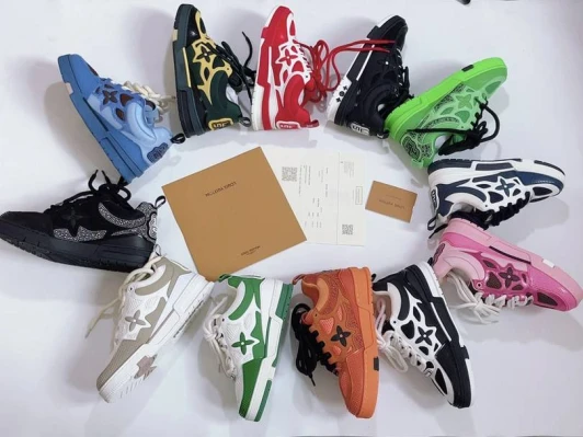 Louis Vuitton Sneakers With Monogram Pattern And Star Detail AI5702