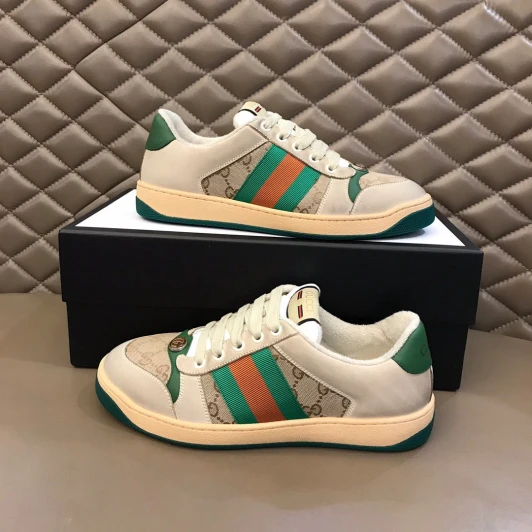 Gucci Low-Top Sneakers Beige Canvas Green Detail