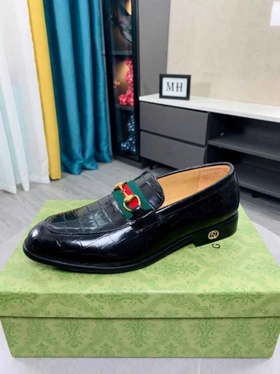 Gucci Loafers Black Leather Embossed Horsebit Detail 3