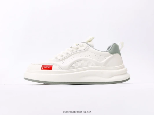 Ecco White Leather Low Top Sneakers With Grey Accents DD1503-101
