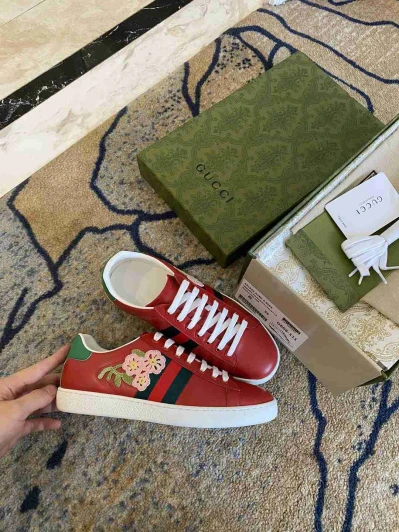 Gucci Sneakers Red Leather Floral Applique Lace-Up