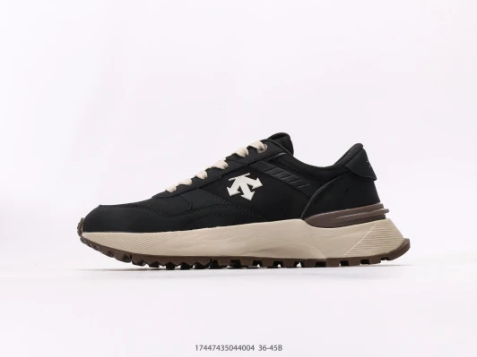 Descente Sneakers Black Suede Rubber Logo DST123456