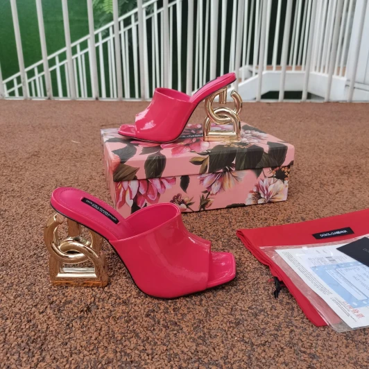 Dolce & Gabbana Pink Patent Leather Mules Gold Logo Heel