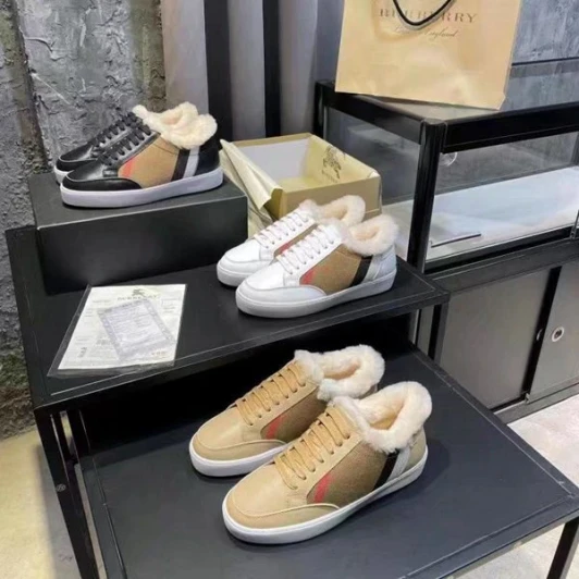 Burberry Sneakers Beige Leather Fur Trim