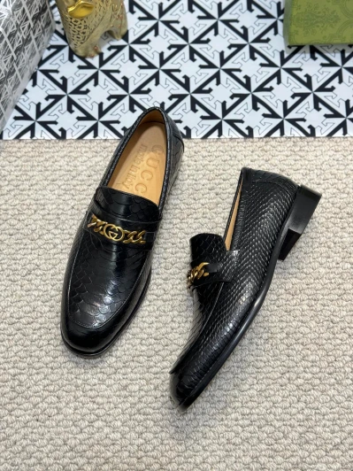 Gucci Loafers Black Leather Gold Chain Detail