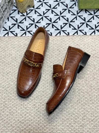 Gucci Loafers Brown Crocodile Embossed Leather Gold Chain