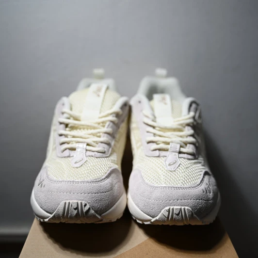 Asics Sneakers Cream Suede Mesh 1090v2