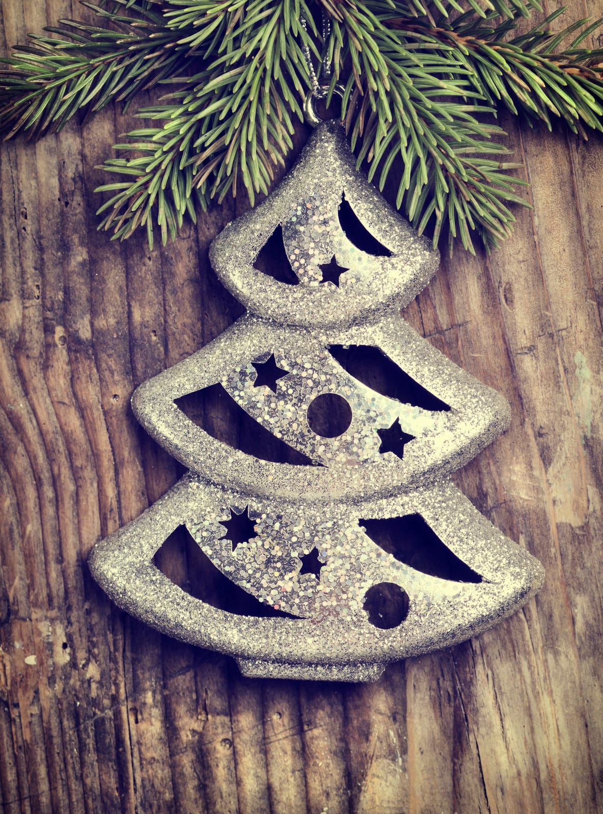 How to Choose the Perfect Christmas Ornaments to Match Your Tree Style in 2025?