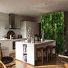 Jardin vertical moderne aux tons chauds, idéal pour espaces intérieurs et extérieurs