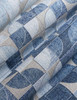 Jean denim droit, matière robuste, détails couture contrastée