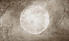Détail du luminaire Moon avec abat-jour en verre soufflé, éclairage diffusé.