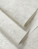 Papier peint mat sobre, idéal pour créer une ambiance chaleureuse et moderne.