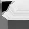 Vue de face de la corniche de plafond CES-121 en polystyrène expansé, finition lisse et blanche.