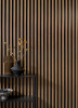 Vue de face lamelle murale chêne classique, aspect réaliste et texture bois détaillée