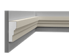 Profil multifonctionnel LP 210 en polystyrène expansé, adapté aux finitions intérieures.