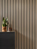 Transformez votre espace avec Lamelli Largo L0302 en chêne clair - Plinthes, cimaises, et panneaux 3D pour une décoration murale élégante et moderne.