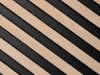 Transformez votre espace avec Lamelli Largo L0302 en chêne clair - Plinthes, cimaises, et panneaux 3D pour une décoration murale élégante et moderne.