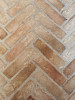 Pose en cours du carreau de ciment brique ancienne 27x6,5x1,5 cm, rendu réaliste et esthétique