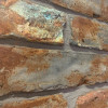 Brique ancienne rouillée, aspect authentique et texturé, parfaite pour décoration murale.