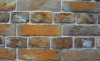 Texture rugueuse de vieille brique rouillée, effet authentique et industriel