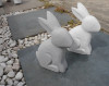 Lièvre en peluche doux et réaliste, parfait pour les enfants.