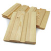 Lamelle de parquet en pin AB 2,2 × 14,6 cm, vue détaillée de la surface losangée.