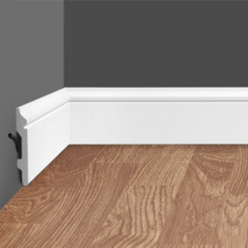 Plinthe BBP-081 en vue de face, finition moderne et élégante.