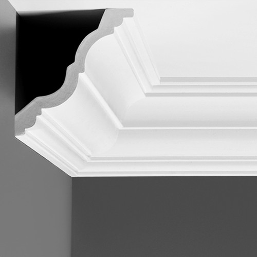 Vue de face de la corniche de plafond CES-121 en polystyrène expansé, finition lisse et blanche.