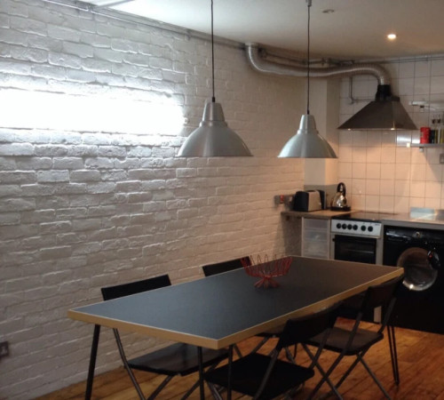 Brique blanche anglaise ancienne, aspect patiné, finition authentique.