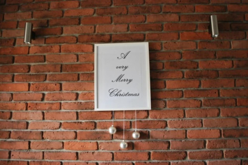 Brique gothique anglaise ancienne, teinte rouge foncé avec effets de vieillissement.