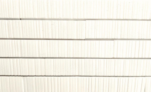 Carreau de façade vertical écru 5,4 x 36 cm – Vue de face, finition mate.