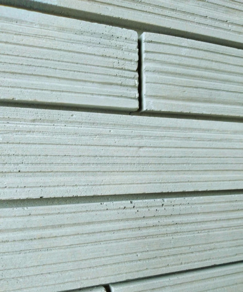 Carreau façade rectangulaire 5,4 x 50,4 cm, teinte gris graphite et blanc écru, aspect mat.