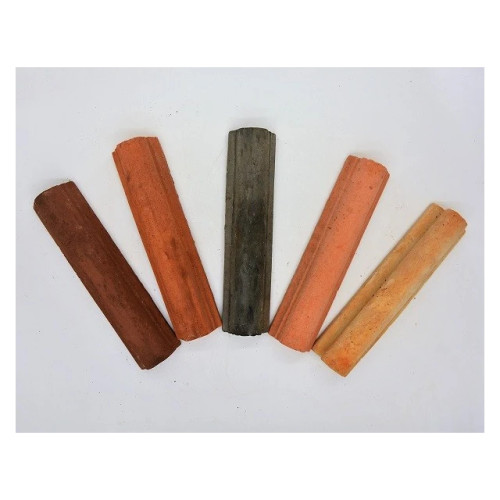 Carreau de finition décoratif pour corniche, vue de face, dimensions 26 x 6 x 5 cm