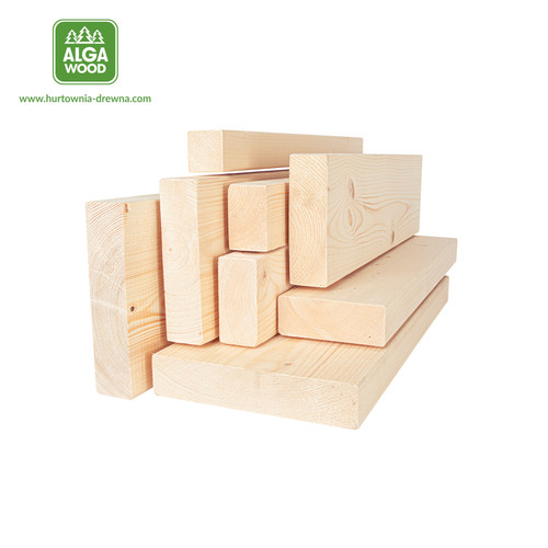 Empilement de bois d'œuvre épicéa scandinave C24, dimensions 4,5 × 19,5 cm, longueur 5,10-6,00 m.  
